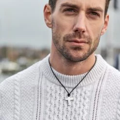 Lucleon Collier à pendentif en croix argentée Leo Gravel -Colliers Soldes 003 new