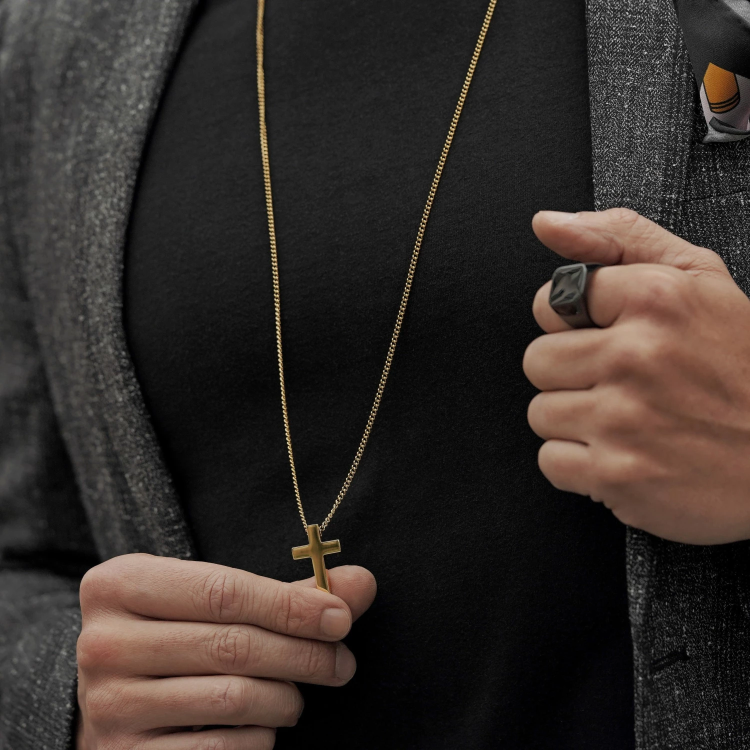 Lucleon Collier à croix dorée Le Fils 8 Lucleon Collier à croix dorée Le Fils – Image 6