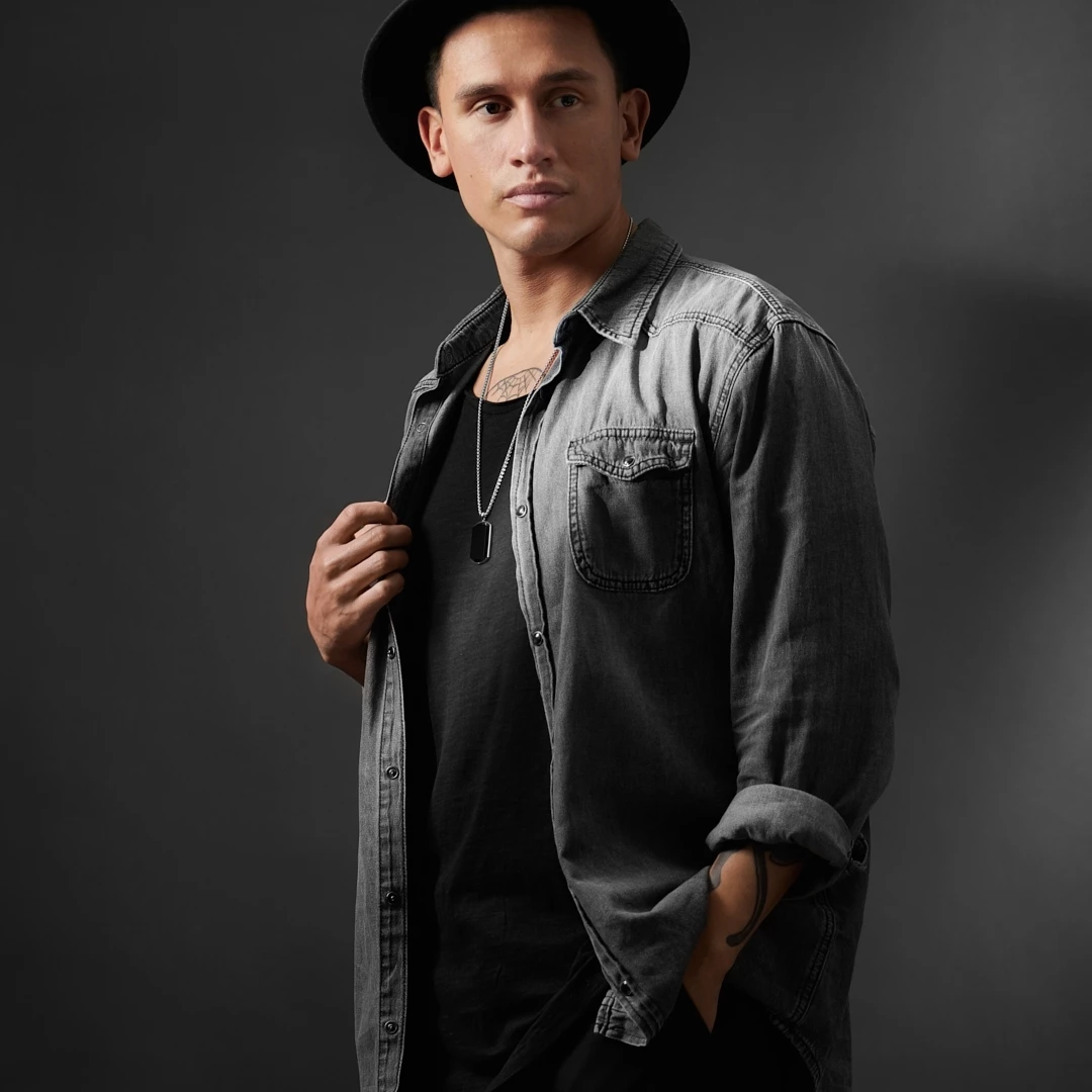 Arkai Collier Orisun Anthony à pendentif en onyx noir 5 Arkai Collier Orisun Anthony à pendentif en onyx noir – Image 3