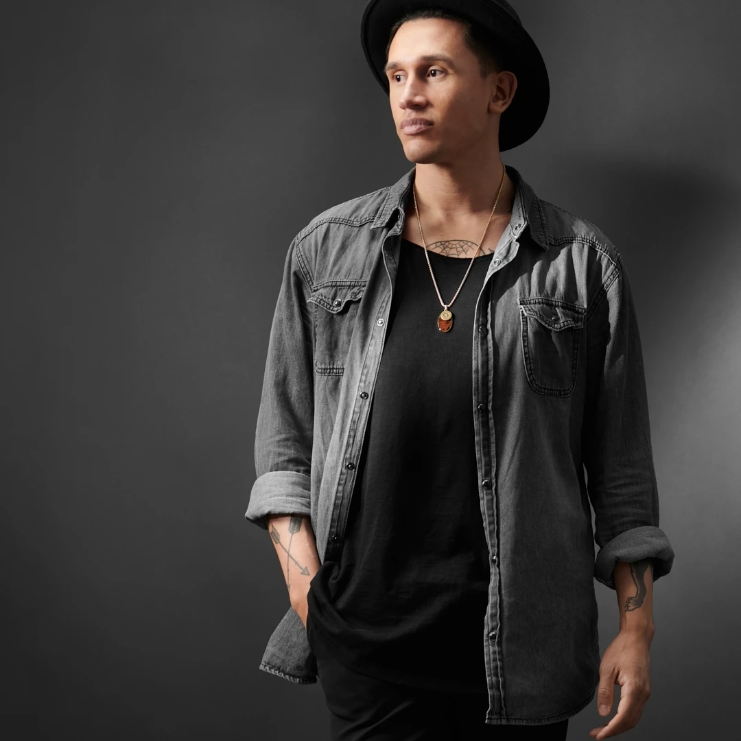 Arkai Collier Orisun Atlas à pierre obsidienne acajou 5 Arkai Collier Orisun Atlas à pierre obsidienne acajou – Image 3