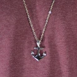 Fort Tempus Pendentif tête de mort et ancre -Colliers Soldes 32 skull anchor steel necklace cropped2