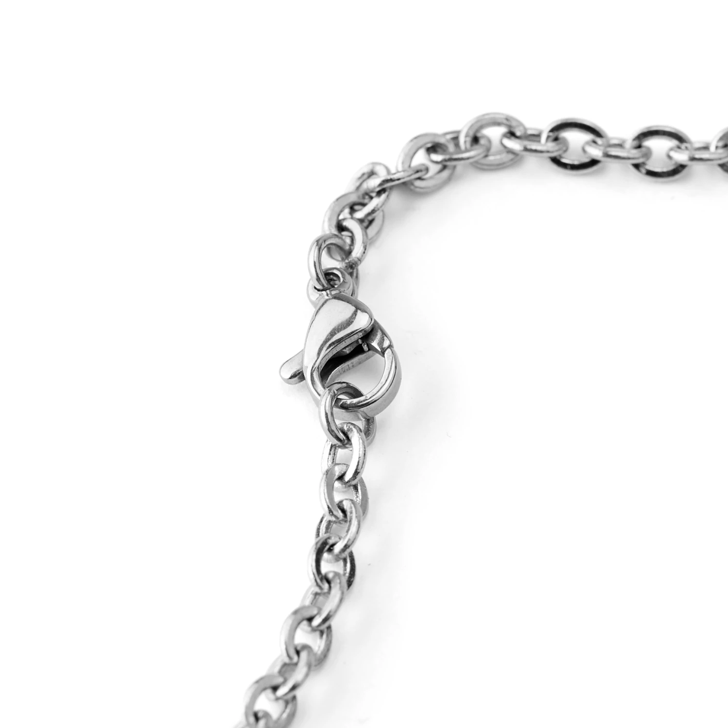 Fort Tempus Collier à pendentif en croix et motif de clous croisés 6 Fort Tempus Collier à pendentif en croix et motif de clous croisés – Image 4