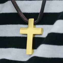 Lucleon Collier en cuir à pendentif doré Le Fils -Colliers Soldes 7 the son gold tone cross leather necklace cropped