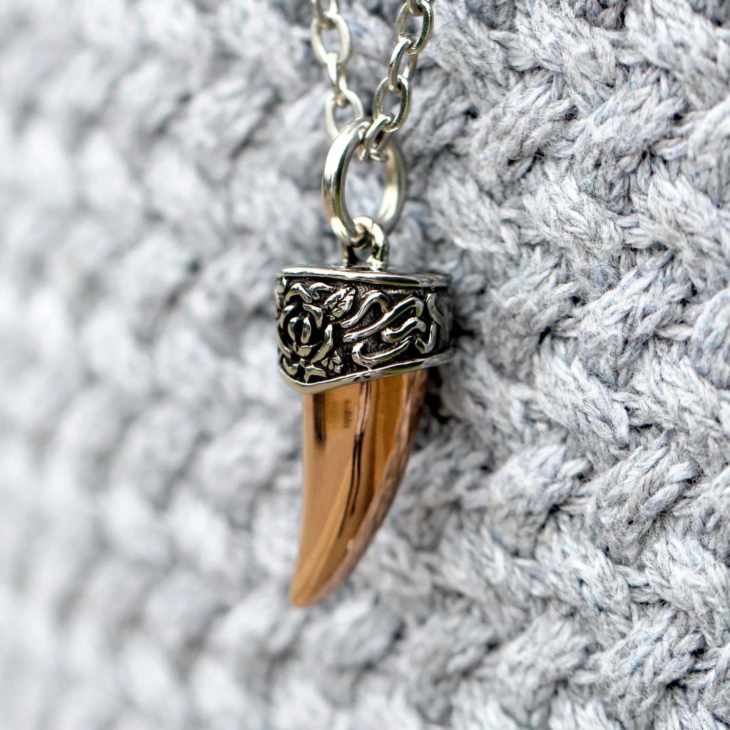 Fort Tempus Collier avec griffe dorée 5 Fort Tempus Collier avec griffe dorée – Image 3