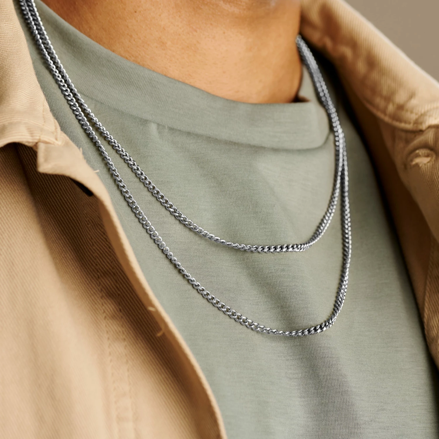 Arkai Collier argenté Rico à double chaîne 4 Arkai Collier argenté Rico à double chaîne – Image 2