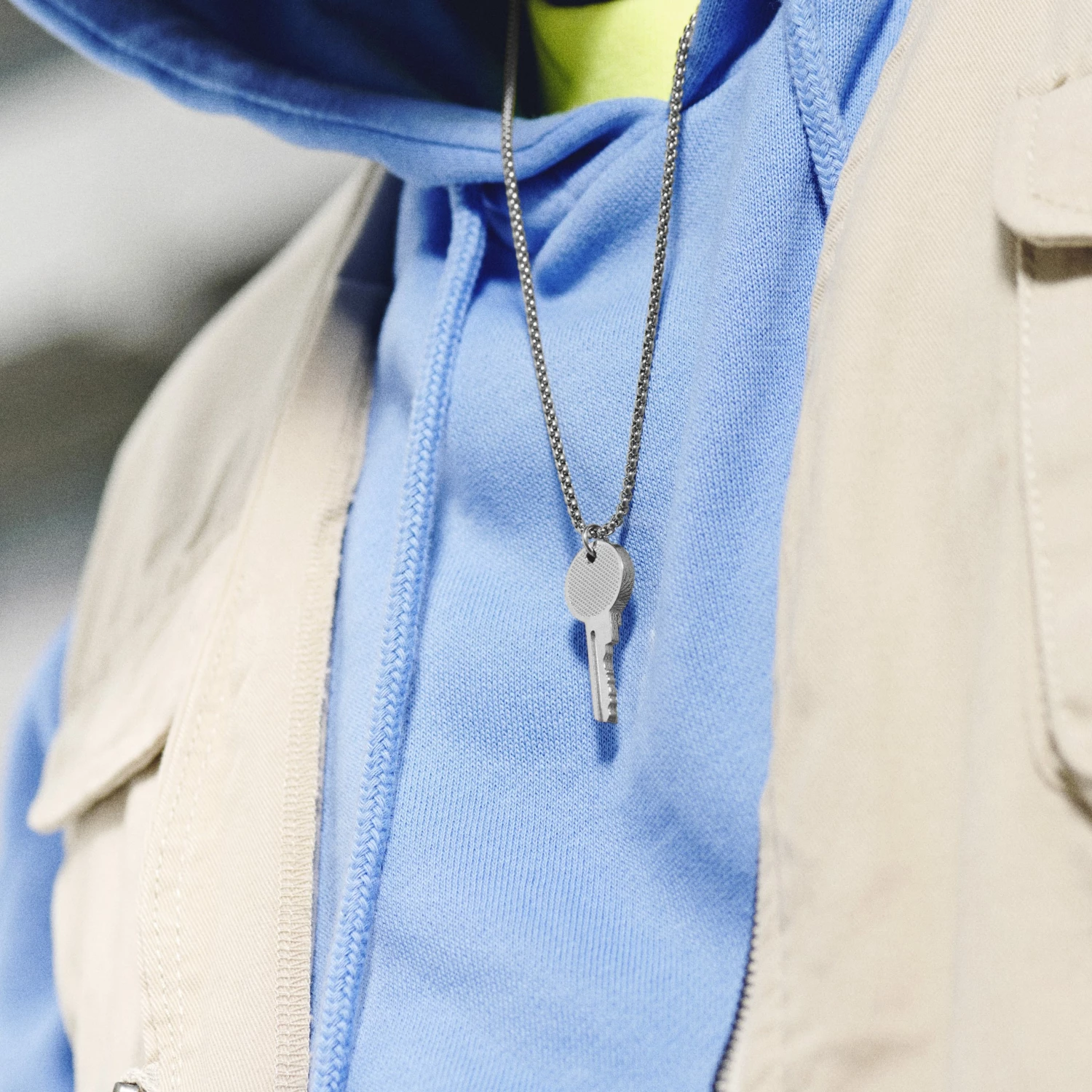 Otsu Egan | Collier La clé en métal argenté 4 Otsu Egan | Collier La clé en métal argenté – Image 2