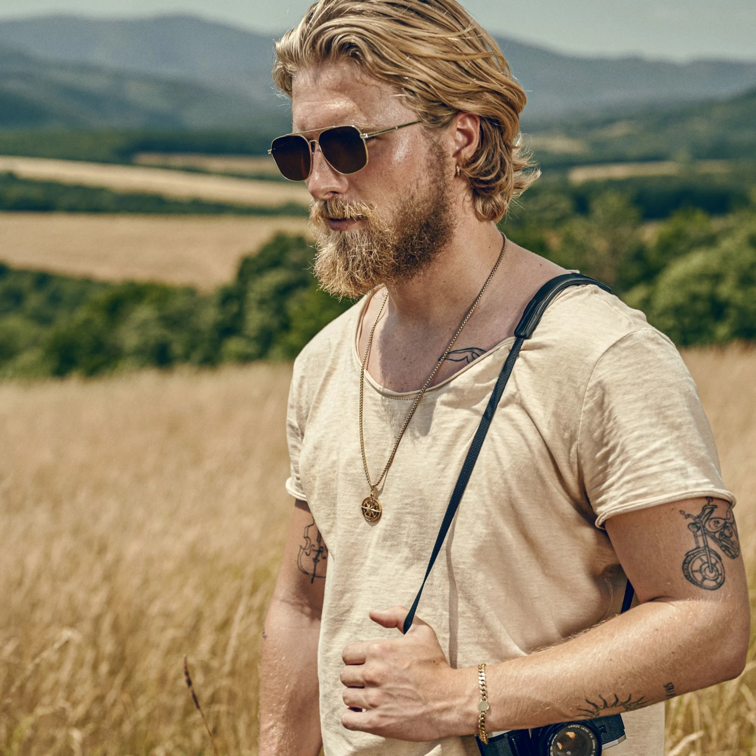 Arkai Atlas | Collier en acier doré à pendentif étoile polaire 4 Arkai Atlas | Collier en acier doré à pendentif étoile polaire – Image 2