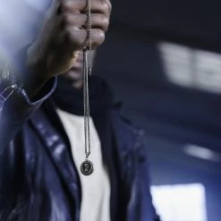 Lucleon Sanctus | Collier en acier argenté vintage à l'effigie d'Elizabeth II -Colliers Soldes rel coin 1x1 25156 2