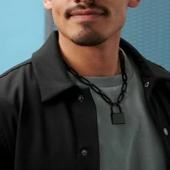 Lucleon Collier Carter Amager à chaîne couleur bronze gunmetal et pendentif cadenas -Colliers Soldes rst acpa collectionpage black 23047 bjarkejohansen 3 2