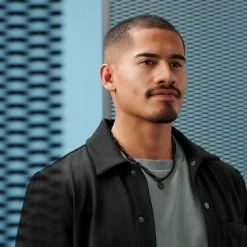 Lucleon Collier Caleb Amager à double chaîne noire, maille dorée et pendentif Smiley -Colliers Soldes rst acpa collectionpage black 23061 bjarkejohansen 2