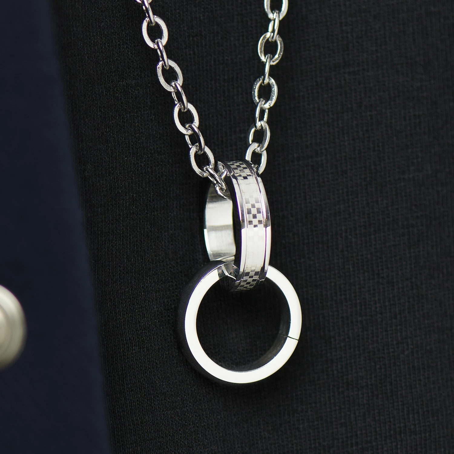 Fort Tempus Collier avec anneaux entrelacés 7 Fort Tempus Collier avec anneaux entrelacés – Image 5