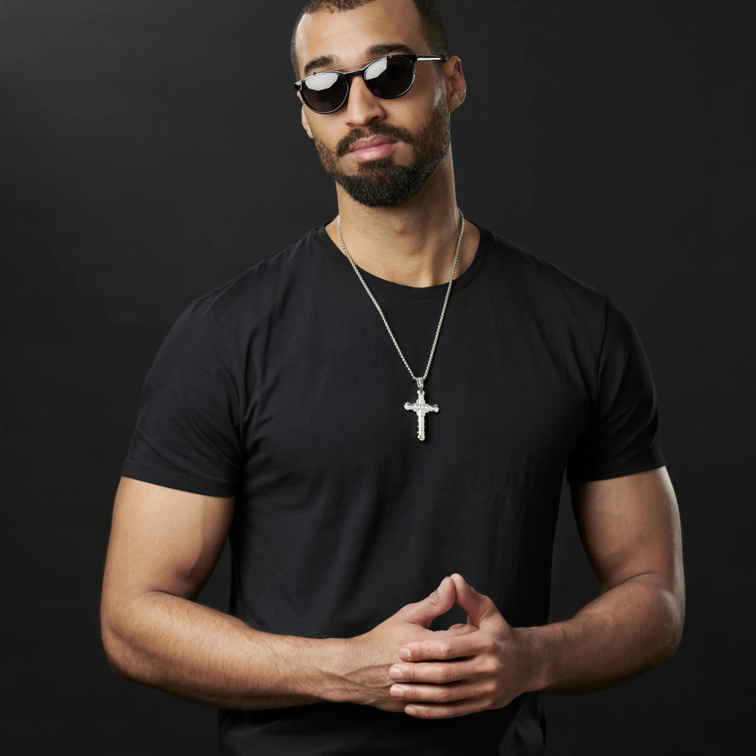 Fort Tempus Collier à croix chrétienne en acier stratifié et pierres. 6 Fort Tempus Collier à croix chrétienne en acier stratifié et pierres. – Image 4