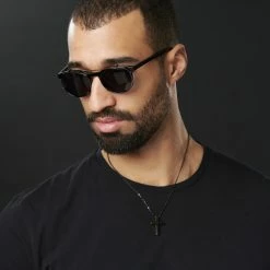 Fort Tempus Collier à pendentif en croix noire classique -Colliers Soldes rst megashoot neck2 1 17575