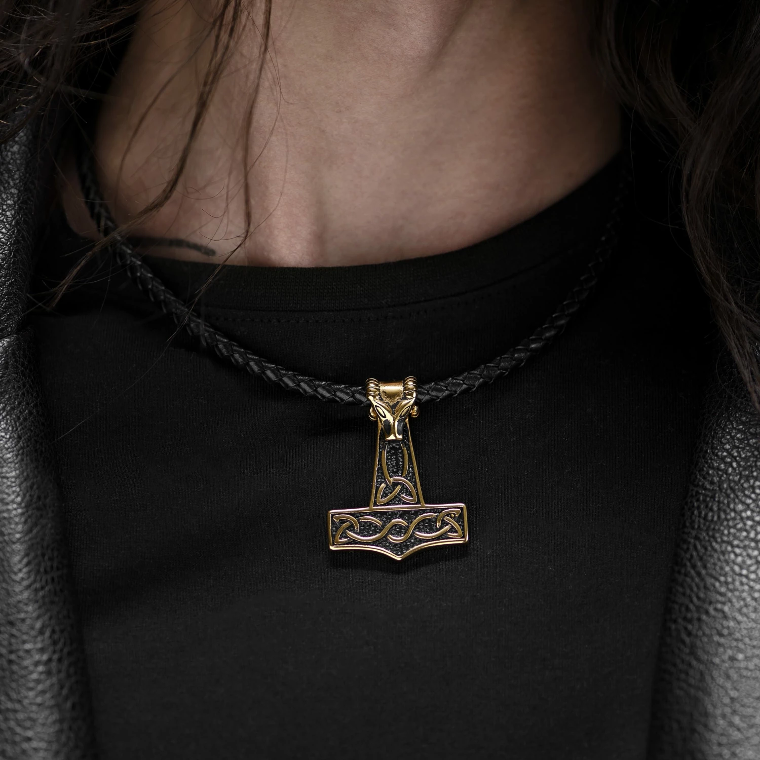 Fort Tempus Collier en cuir noir et pendentif marteau de Thor Mjöllnir 4 Fort Tempus Collier en cuir noir et pendentif marteau de Thor Mjöllnir – Image 3