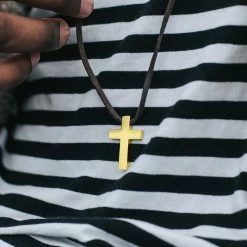 Lucleon Collier en cuir à pendentif doré Le Fils -Colliers Soldes the son gold tone cross leather necklace