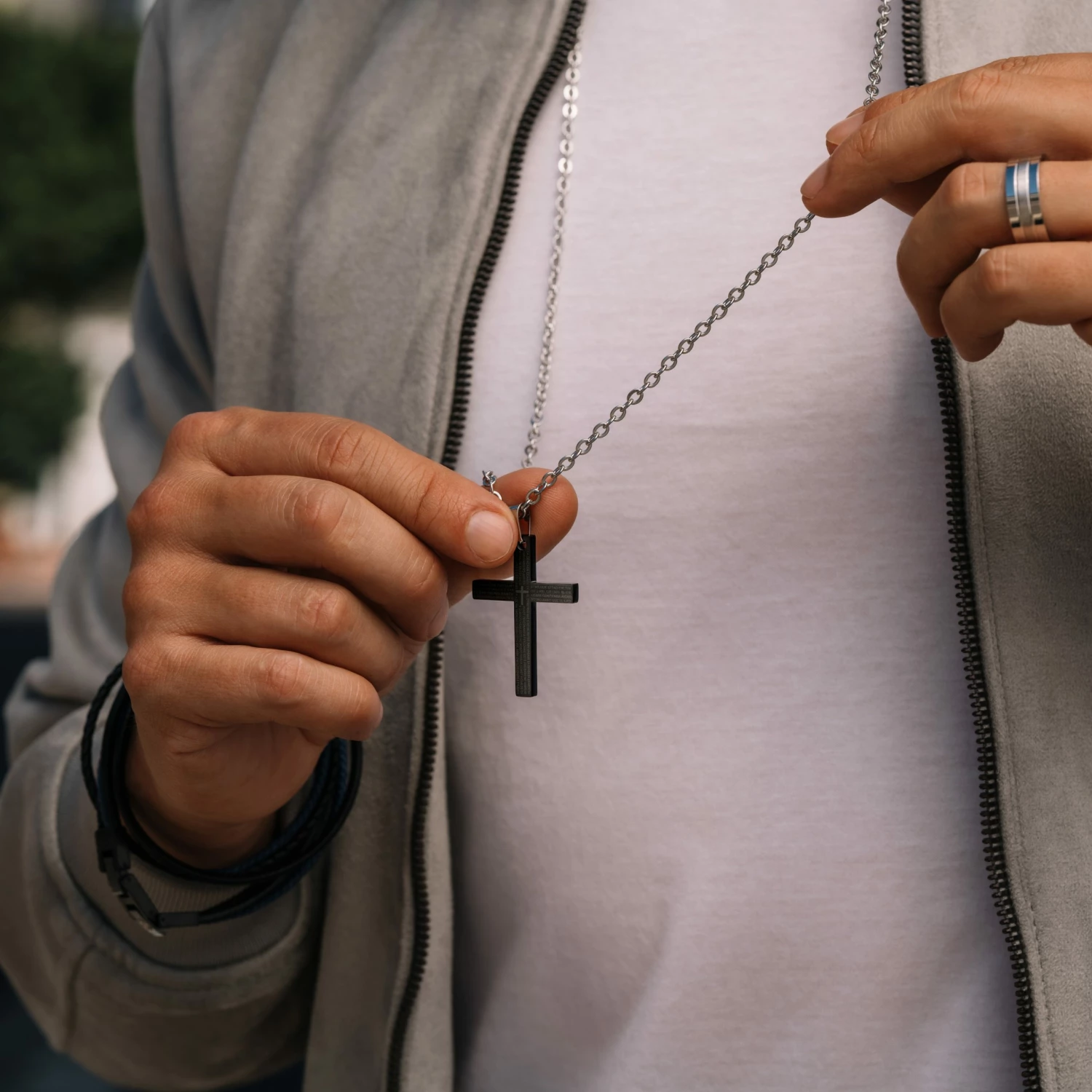 Fort Tempus Petite croix noire avec chaine en acier inoxydable 5 Fort Tempus Petite croix noire avec chaine en acier inoxydable – Image 3