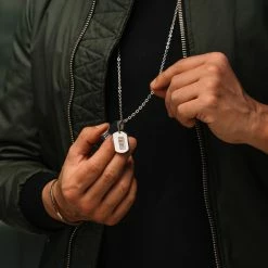 Lucleon Collier à deux plaques militaires avec décoration code-barre -Colliers Soldes trendhim september 2020 set 9 1237 sq